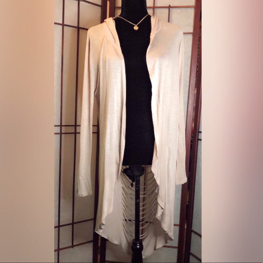 hooded duster. Distressed back, long sleeves. Size M